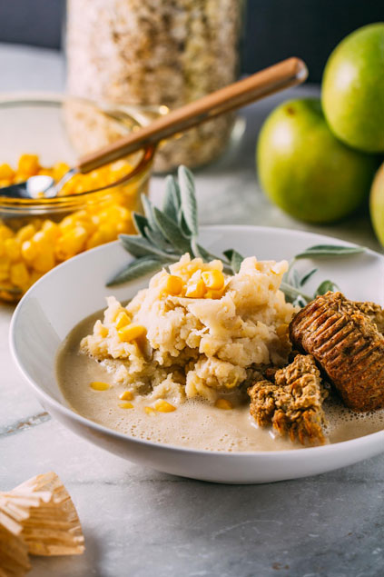 Healthy Mashed Potatoes & Gravy with Cannellini Bean Cream from Veeg