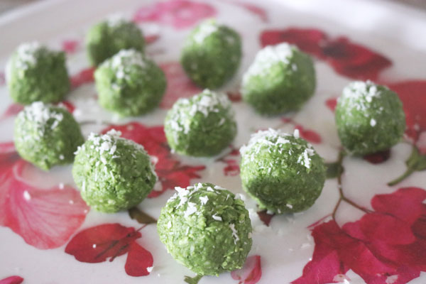 No-Bake Matcha Energy Bites - veganook